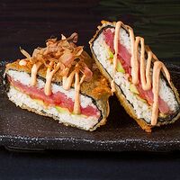Суши-бургер с тунцом