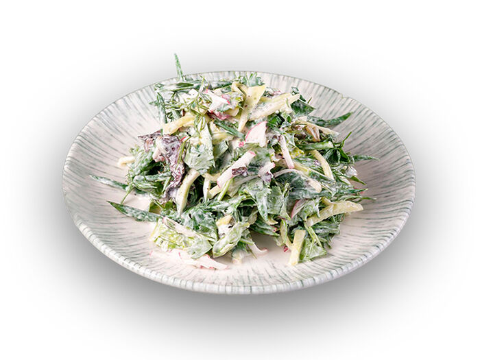 Салат из зелени со сметаной