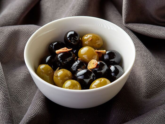 Оливки и маслины по-лигурийски