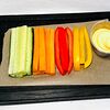 Фото к позиции меню Овощные палочки со сметанным соусом