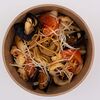 Фото к позиции меню Спагетти с морепродуктами в тайском соусе
