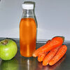 Фото к позиции меню Свежевыжатый сок Яблоко-морковь