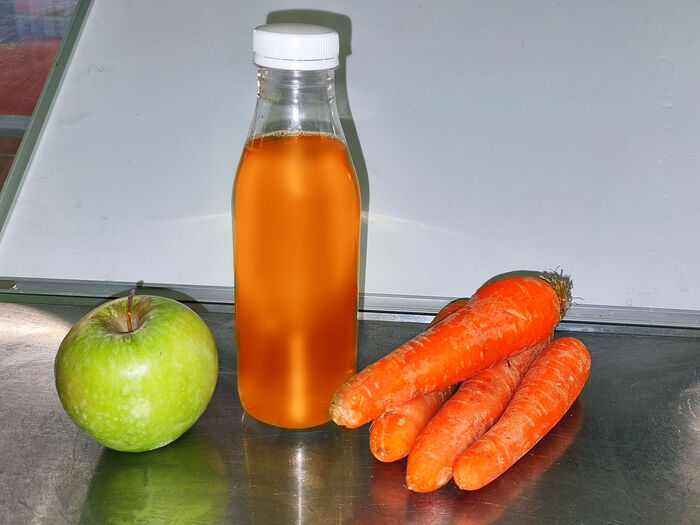 Свежевыжатый сок Яблоко-морковь