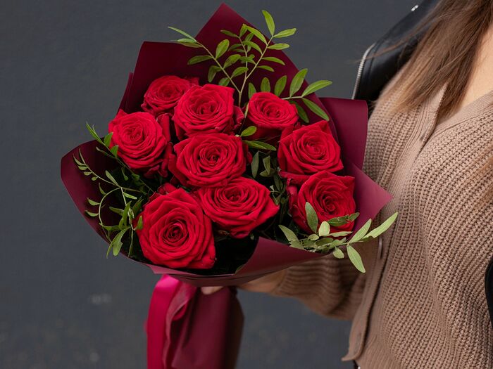 Букет цветов из 9 роз Ред Наоми