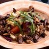 Фото к позиции меню Тёплый салат с говядиной и грибами