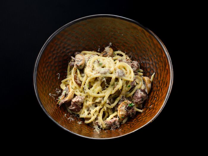 Спагетти с томленой говядиной и грибами