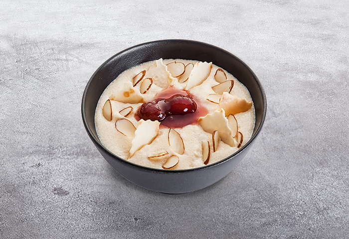 Десерт гурьевский с клубничным вареньем и орешками