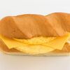 Фото к позиции меню Сэндвич с омлетом и сыром