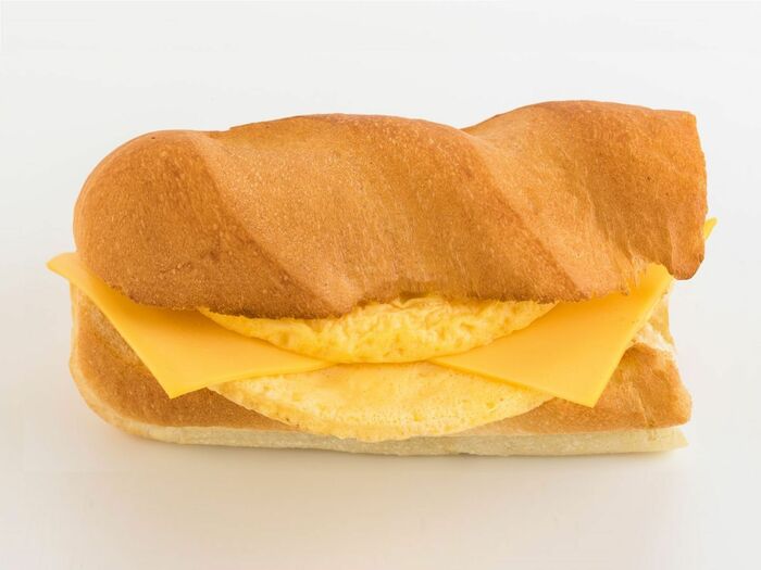 Сэндвич с омлетом и сыром