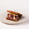 Фото к позиции меню Сэндвич c пастрами и салатом Коул Слоу регион