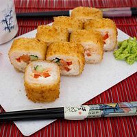 Харумаки с копчёным лососем