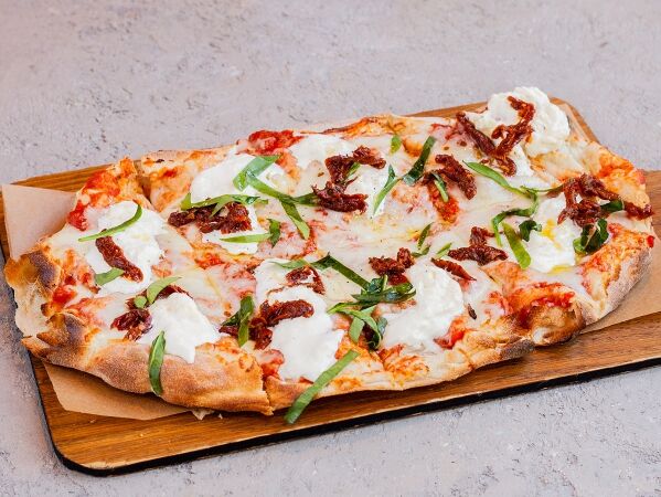 Заказать "Груша и горгонзола L" из Crispy Pizza в Санкт-Петербурге через Яндекс 