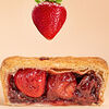 Фото к позиции меню Пирог с клубникой, вишней и яблоком