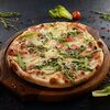 Фото к позиции меню Пицца Груша с пармой и нежной ветчиной с сыром тонкое тесто