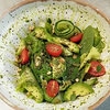 Фото к позиции меню Зеленый салат с авокадо и соусом цитронет