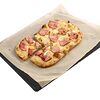 Фото к позиции меню Пицца окорок, сыр бри и грецкий орех