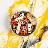Греческий салат с сиртаки
