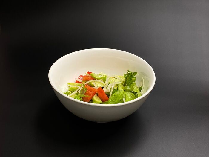 Салат овощной с заправкой на выбор