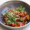 Фото к позиции меню Салат из томатов и баклажанов в азиатском соусе
