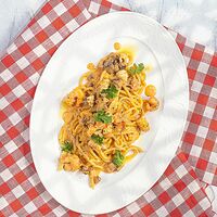 Паста Спагетти с морепродуктами в соусе том ям