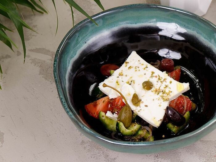 Греческий с итальянскими оливками и сыром сиртаки