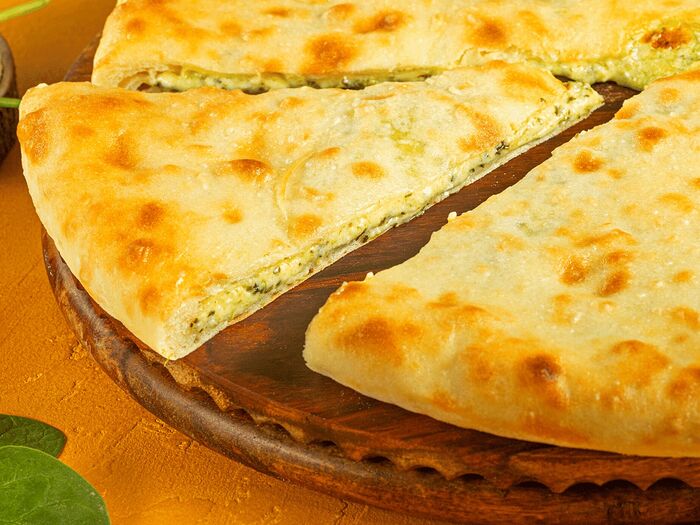 Пирог с сыром и зелёным луком