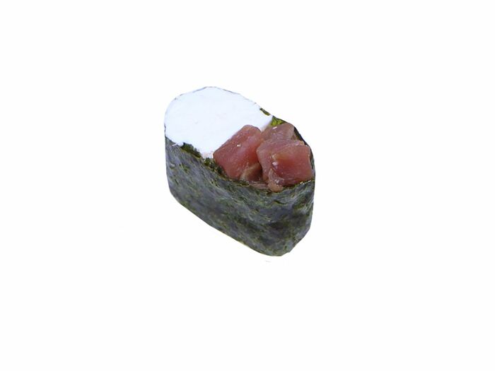 Суши-гункан с маринованным тунцом и сыром
