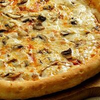 Пицца Ветчина и грибы сливочная