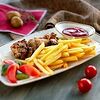 Фото к позиции меню Шашлык из куриного мяса с картошкой фри и кетчупом