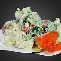 Салат из цветной капусты и брокколи под майонезом