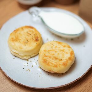 Сырники со сметаной и прованскими травами