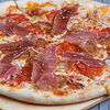Фото к позиции меню Пицца с мясными итальянскими деликатесами (28 см)