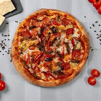 Пицца с рваной говядиной и пеперони