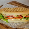 Фото к позиции меню Сэндвич с копченой куриной грудкой