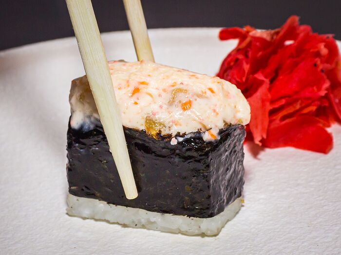 Суши Запеченный лосось