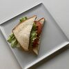 Фото к позиции меню Холодный сэндвич с тунцом