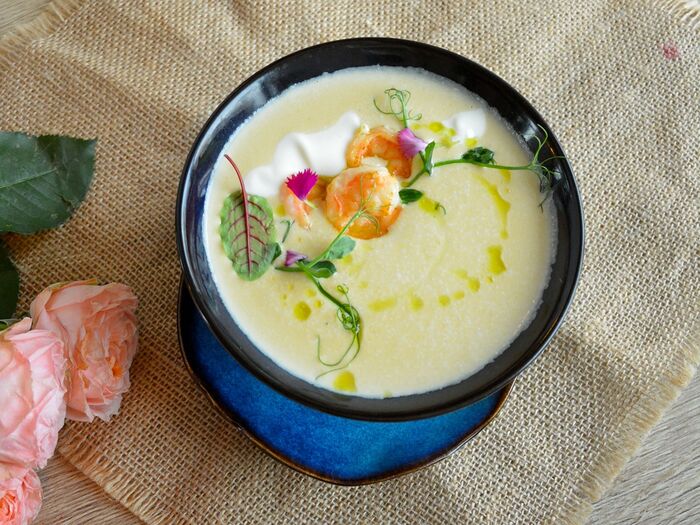 Картофельный суп с беконом и креветкой
