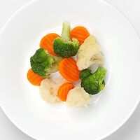 Брокколи с цветной капустой и морковью