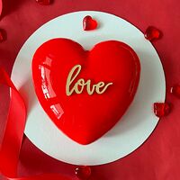 Муссовый торт сердце Love красный