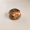 Фото к позиции меню Сэндвич с лососем и яйцом