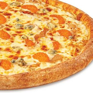 Пицца Новогодняя с мандаринами, сырный борт