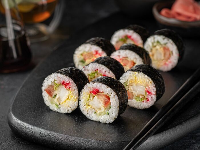 Деревенские суши. Food Low cost sushi Москва. Изумитай суши картинки. Food Low cost sushi Зеленопарк.