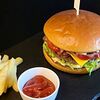 Фото к позиции меню Комбо Большой Бургер Фрай с беконом с картошкой фри и соусом