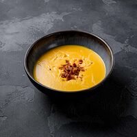 Сырный суп с жареным беконом
