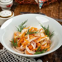 Салат с кальмаром луком и морковью