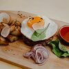 Фото к позиции меню Бифштекс с картофелем и яйцом