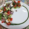 Фото к позиции меню Салат из свежих овощей с мятой и жареной фетой