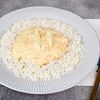 Фото к позиции меню Горбуша с кальмарами в сливках с рисом
