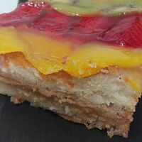 Торт - пирог бисквитный со сгущенкой и фруктами Южный