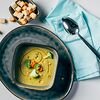 Фото к позиции меню Овощной суп-пюре с фисташками и маслом из тархуна